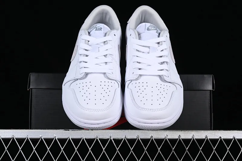 All categories Air Jordan Jordan series basketball shoes Air Jordan 1 Low G version pure original Air Jordan 1 Low OG "Shattered Backboard" AJ1 Joe 1 customized version white buckle shredded full head layer low-top basketball shoes CZ0790-100